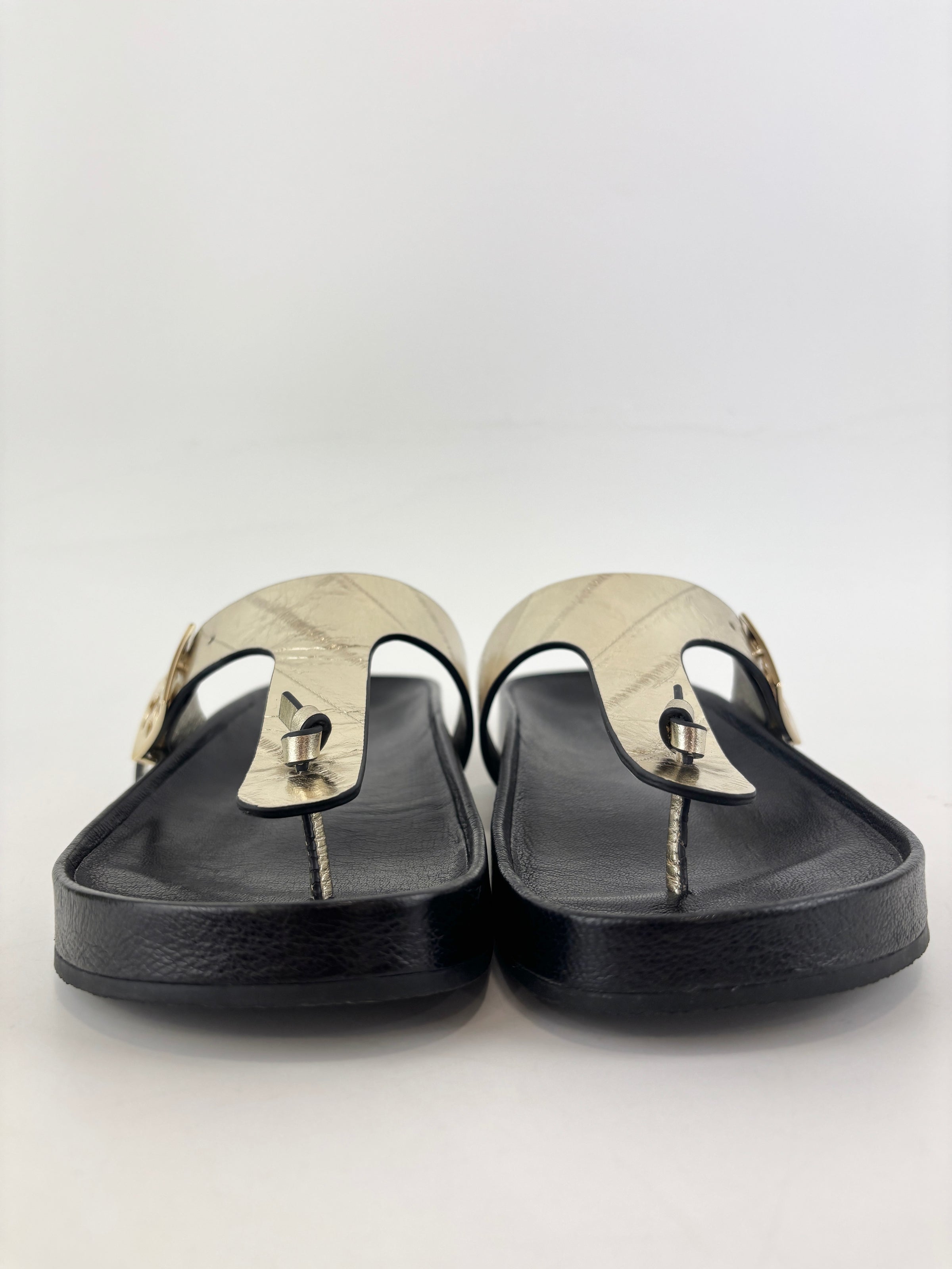 Mellow Thong Leather Sandals in Spark Gold / Perfect Black Size US 8