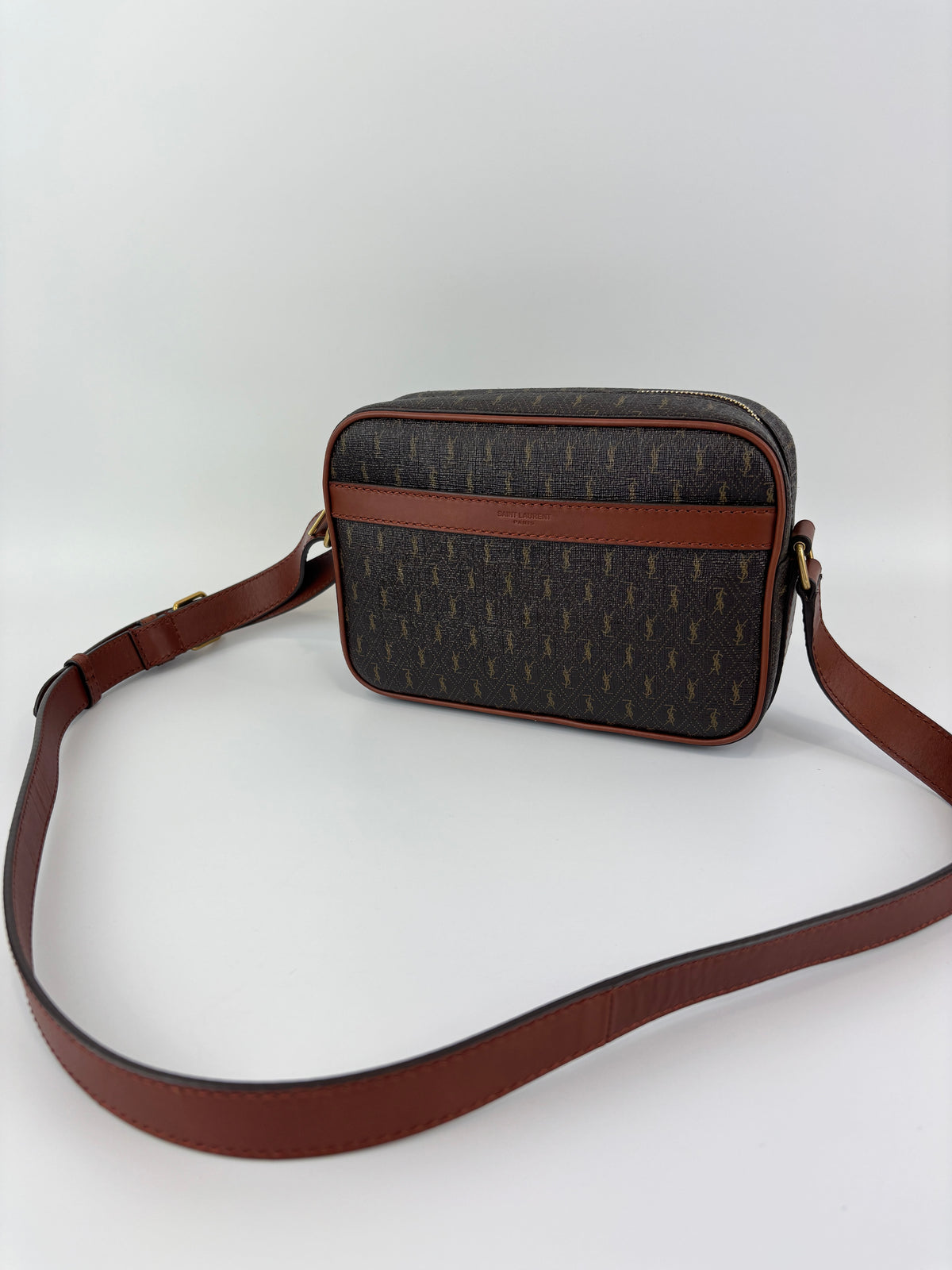Le Monogramme Camera Bag in Brown Monogram Canvas / Tan Leather Trim