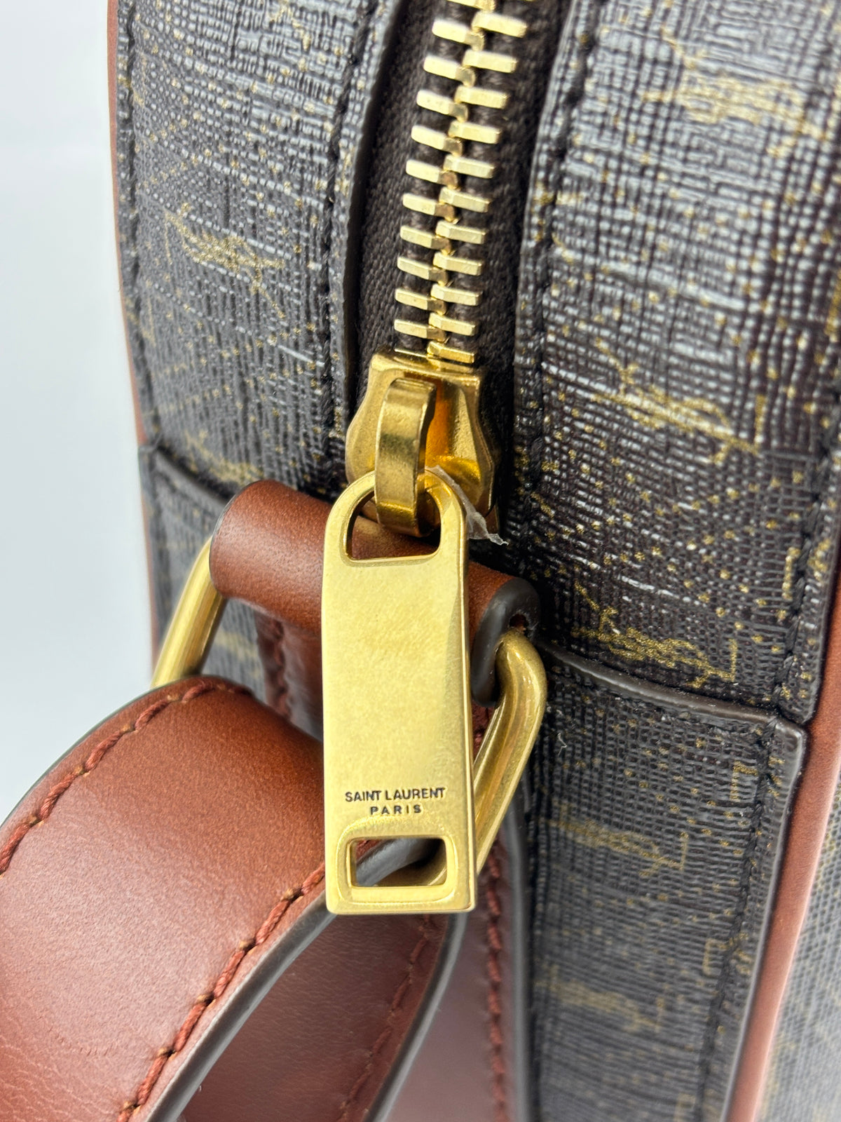 Le Monogramme Camera Bag in Brown Monogram Canvas / Tan Leather Trim