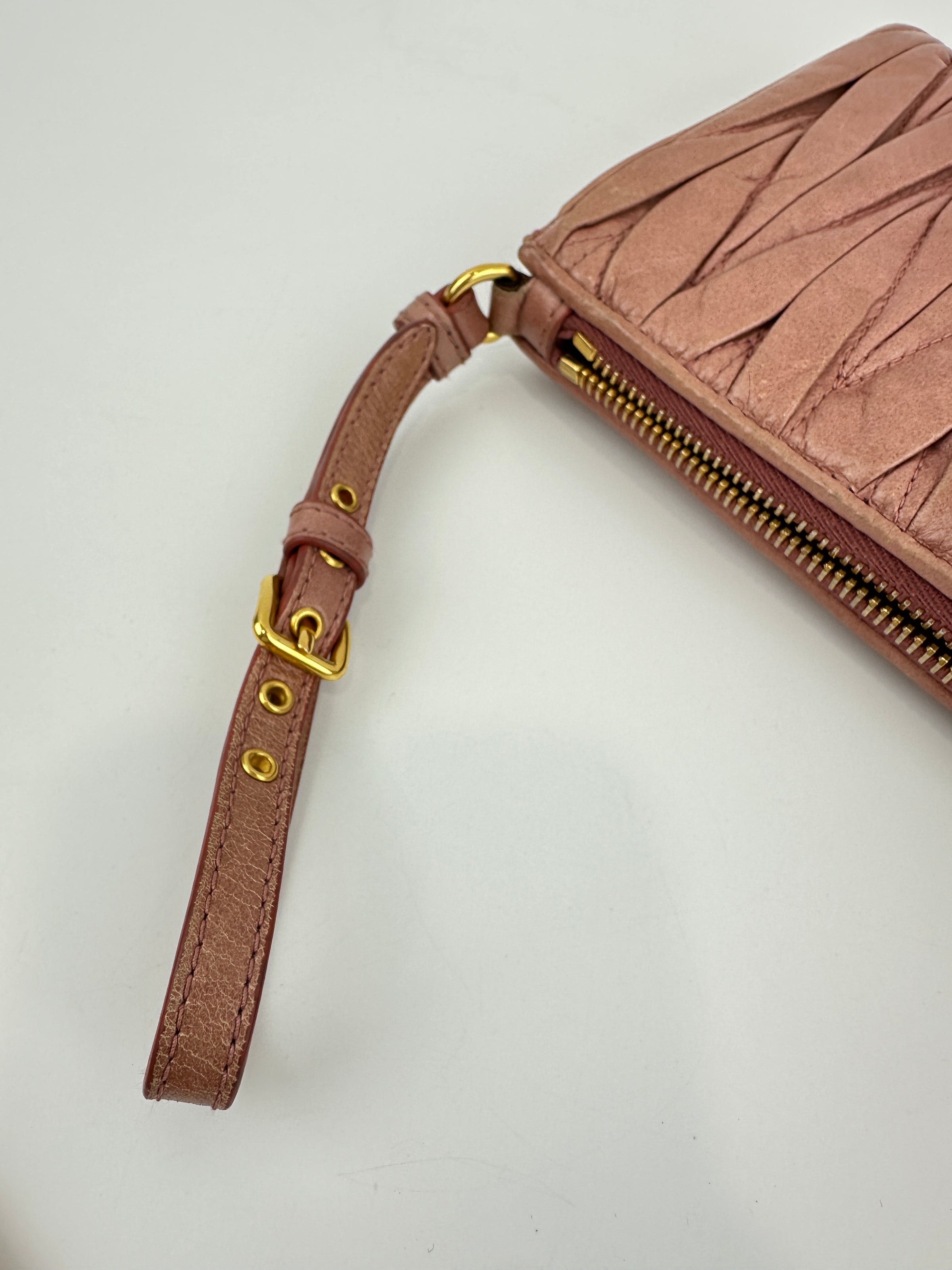 5NE455 Matelasse Lux Loto Wristlet