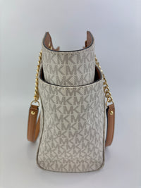Jet Set Large Signature Vanilla Logo Shoulder Bag