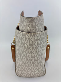Jet Set Large Signature Vanilla Logo Shoulder Bag