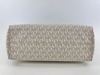 Jet Set Large Signature Vanilla Logo Shoulder Bag