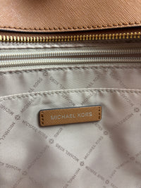 Jet Set Large Signature Vanilla Logo Shoulder Bag