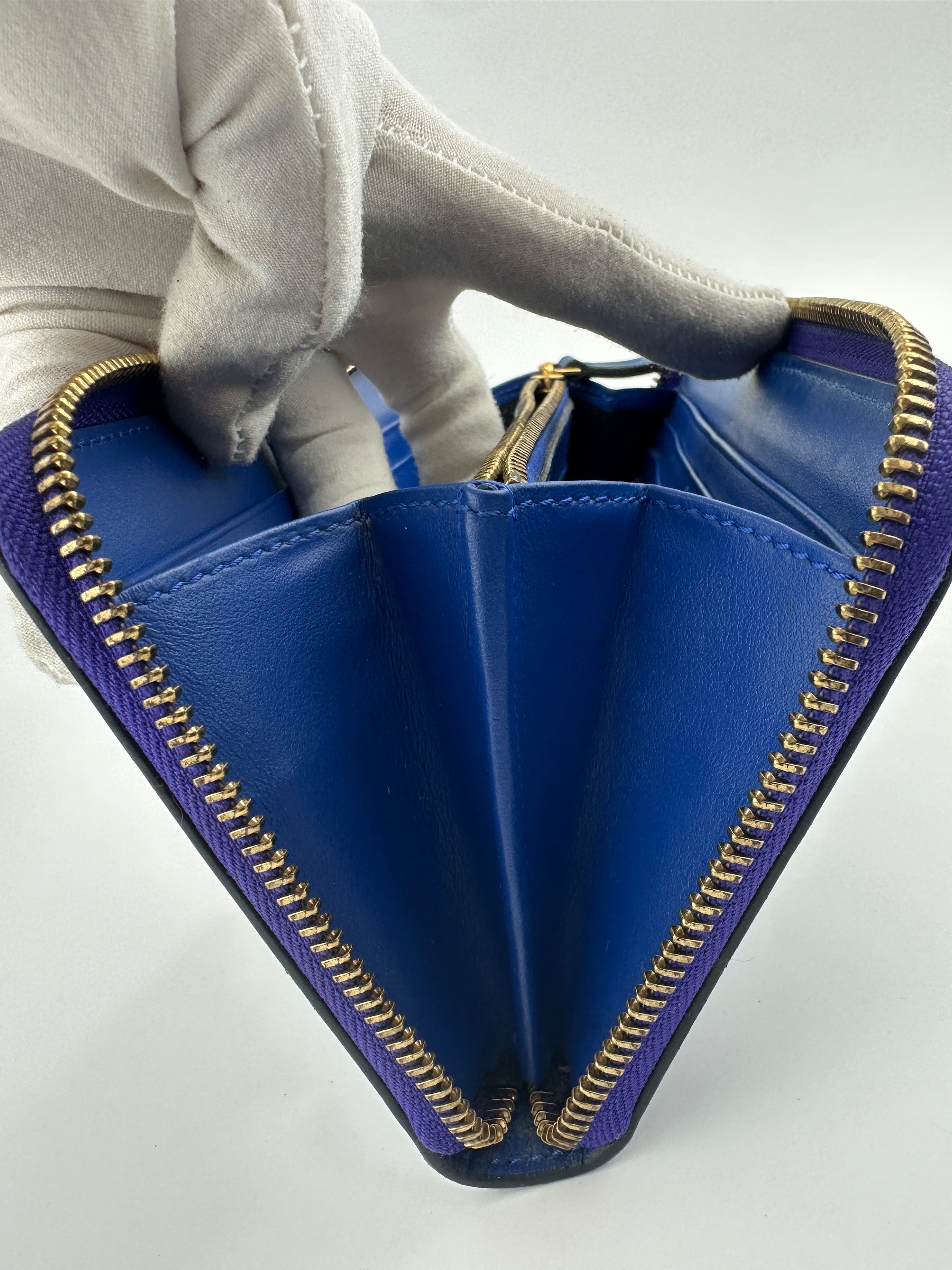 La Medusa Purple Leather Long Wallet