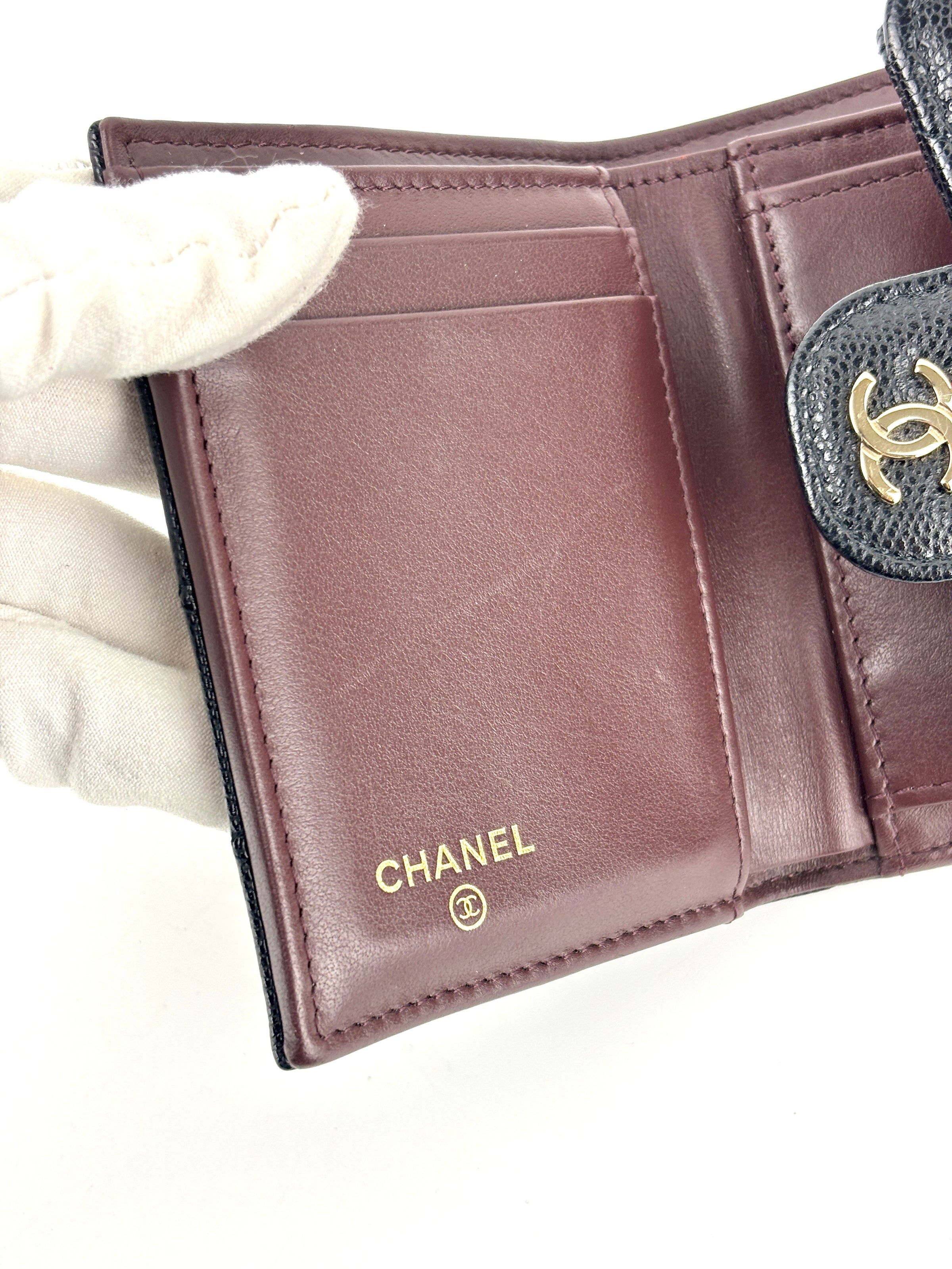 Classic Small Flap Wallet In Black Caviar Leather LGHW