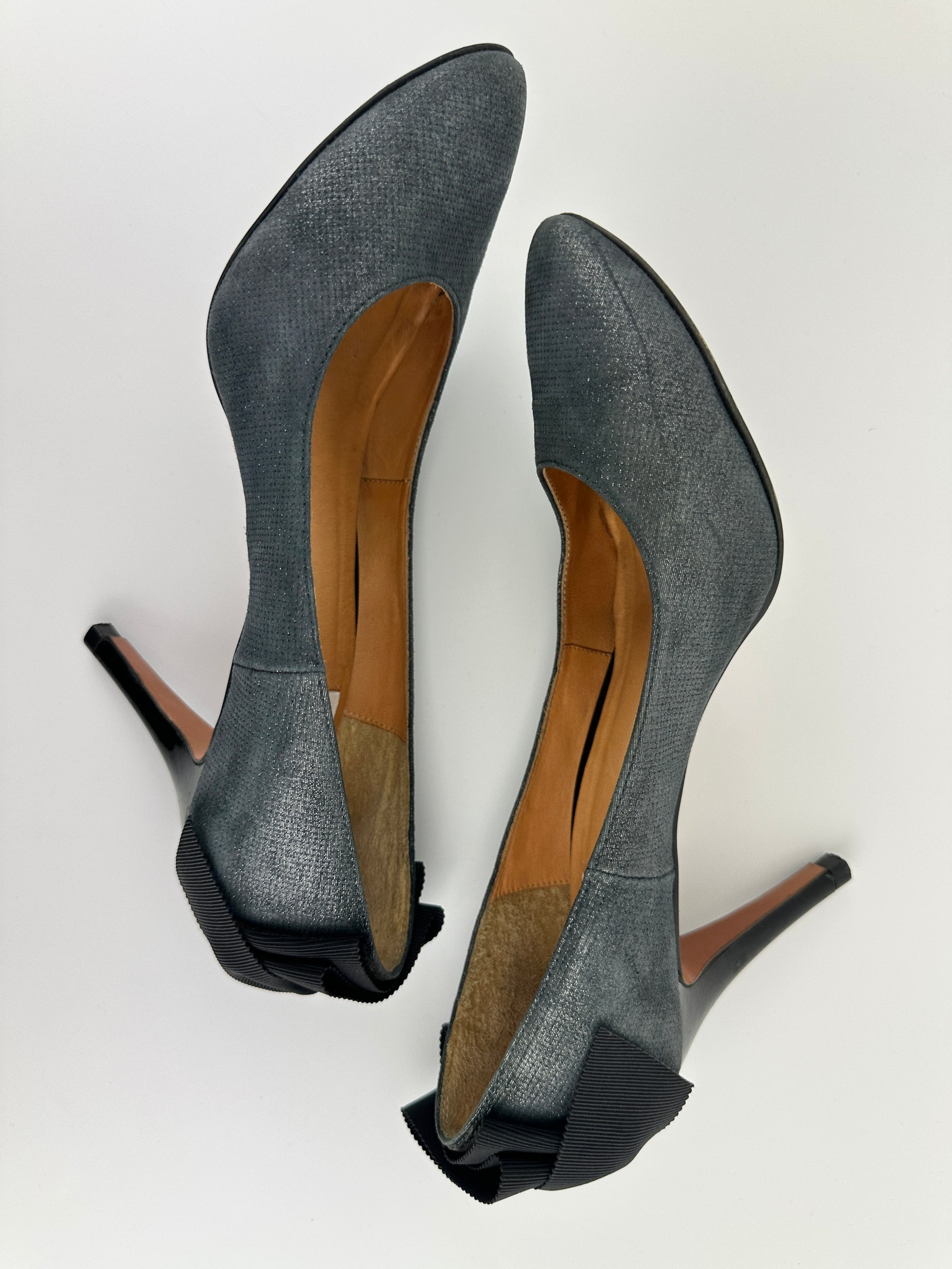 en Blue Pumps with Ribbon Size 23.5cm