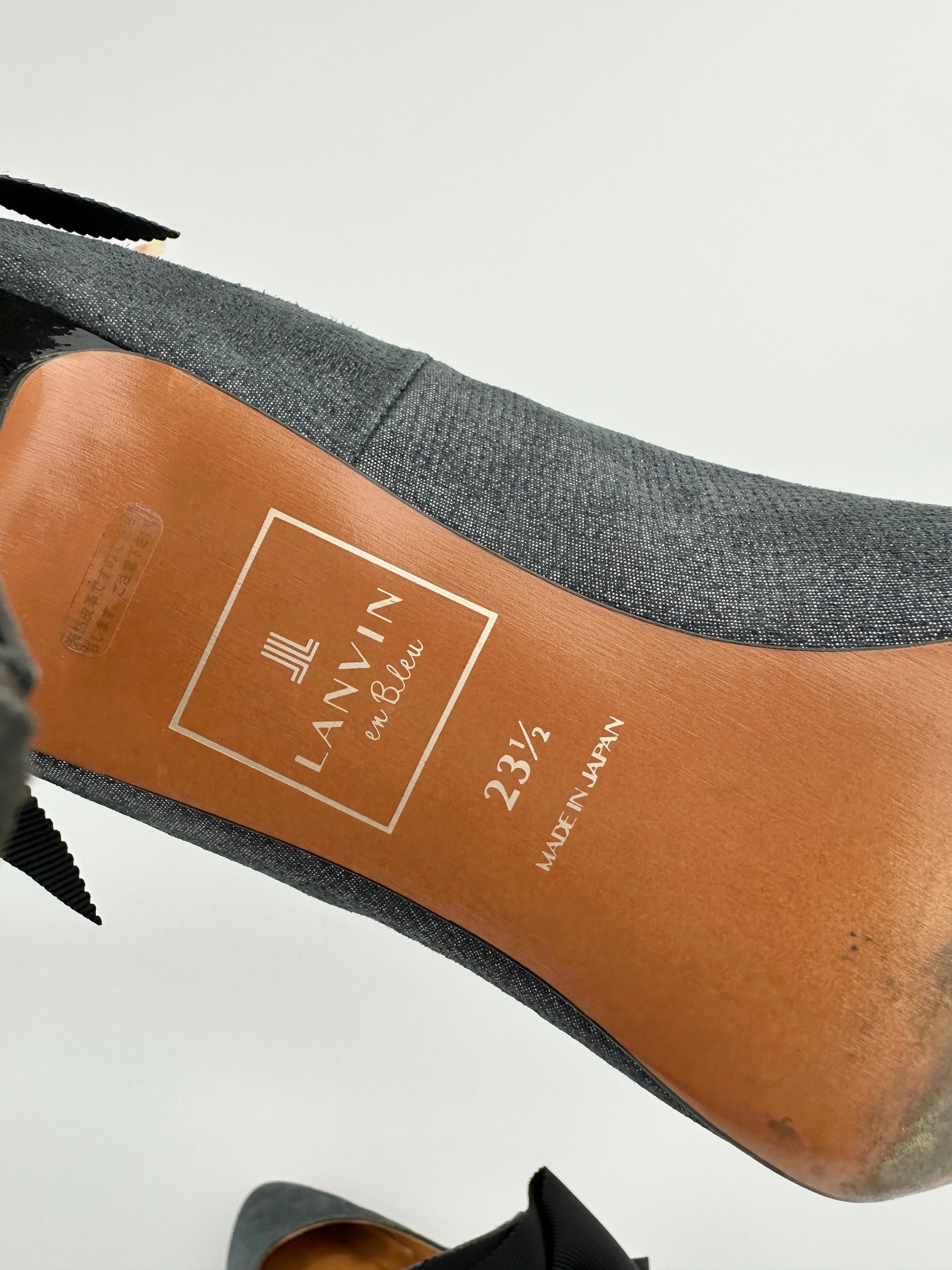 en Blue Pumps with Ribbon Size 23.5cm