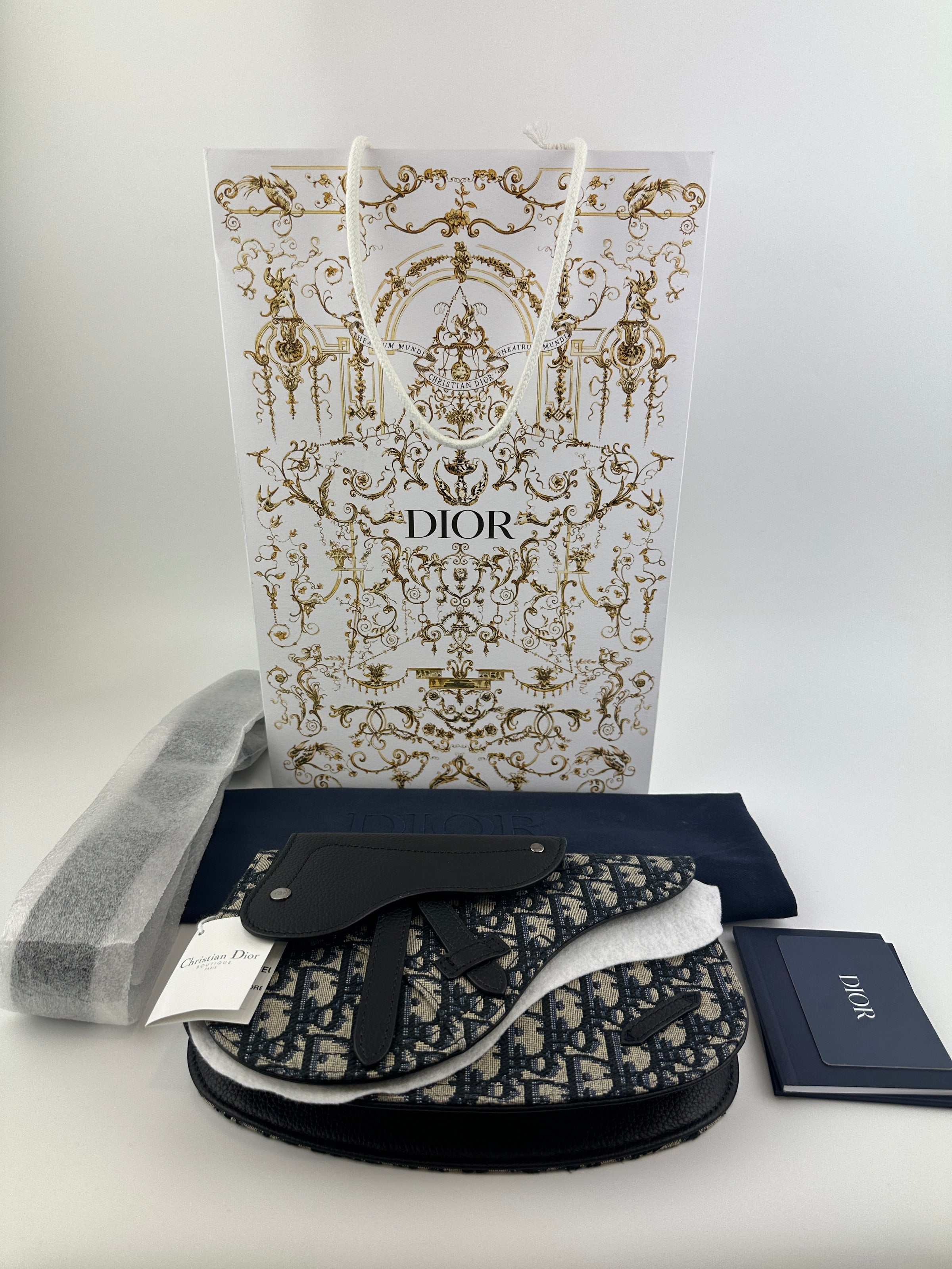 Saddle Messenger Dior Oblique Jacquard with Black Grained Calfskin Bag