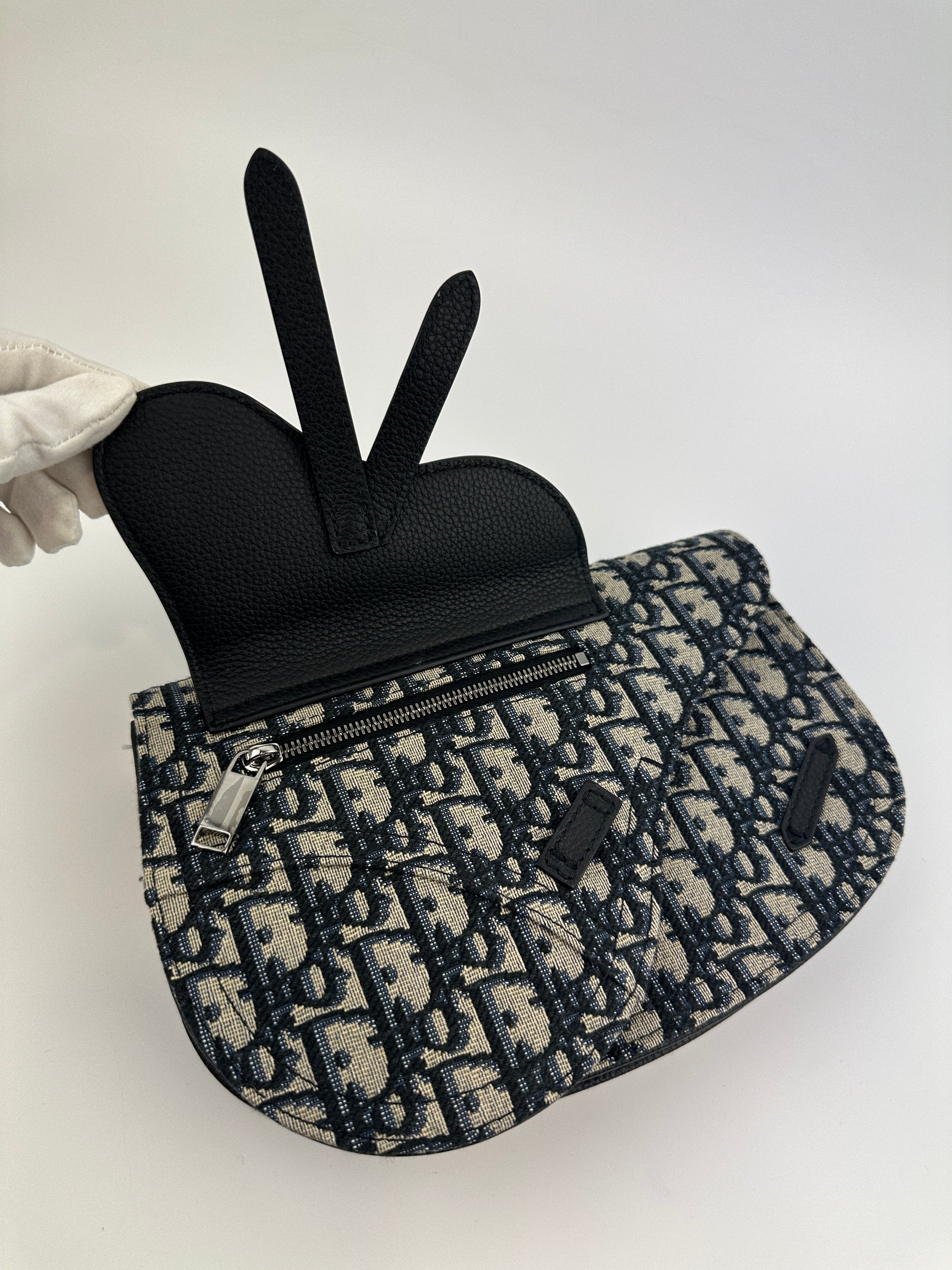 Saddle Messenger Dior Oblique Jacquard with Black Grained Calfskin Bag