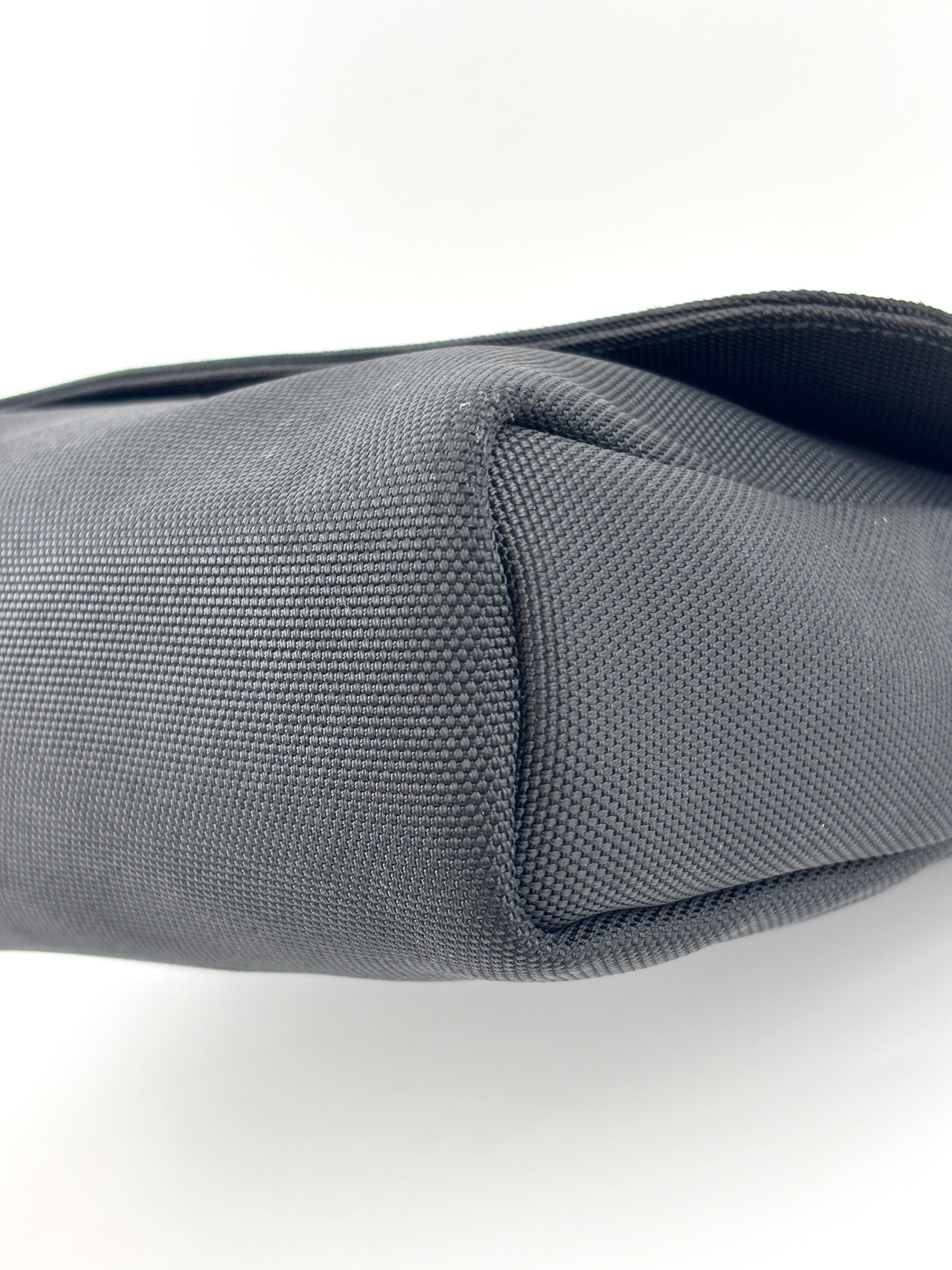 337074 Techno Large Web Nylon Canvas Messenger Bag Black