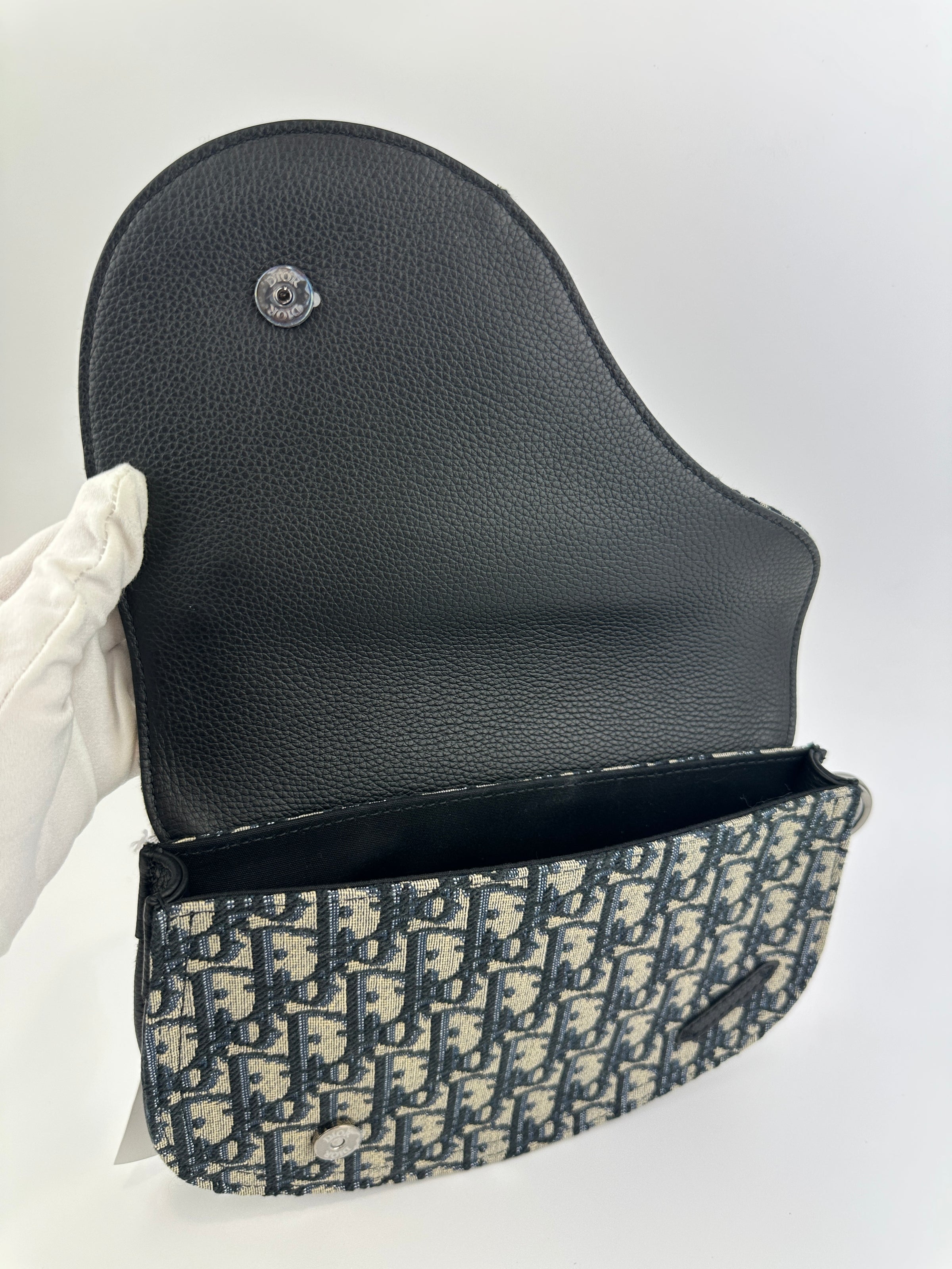 Saddle Messenger Dior Oblique Jacquard with Black Grained Calfskin Bag