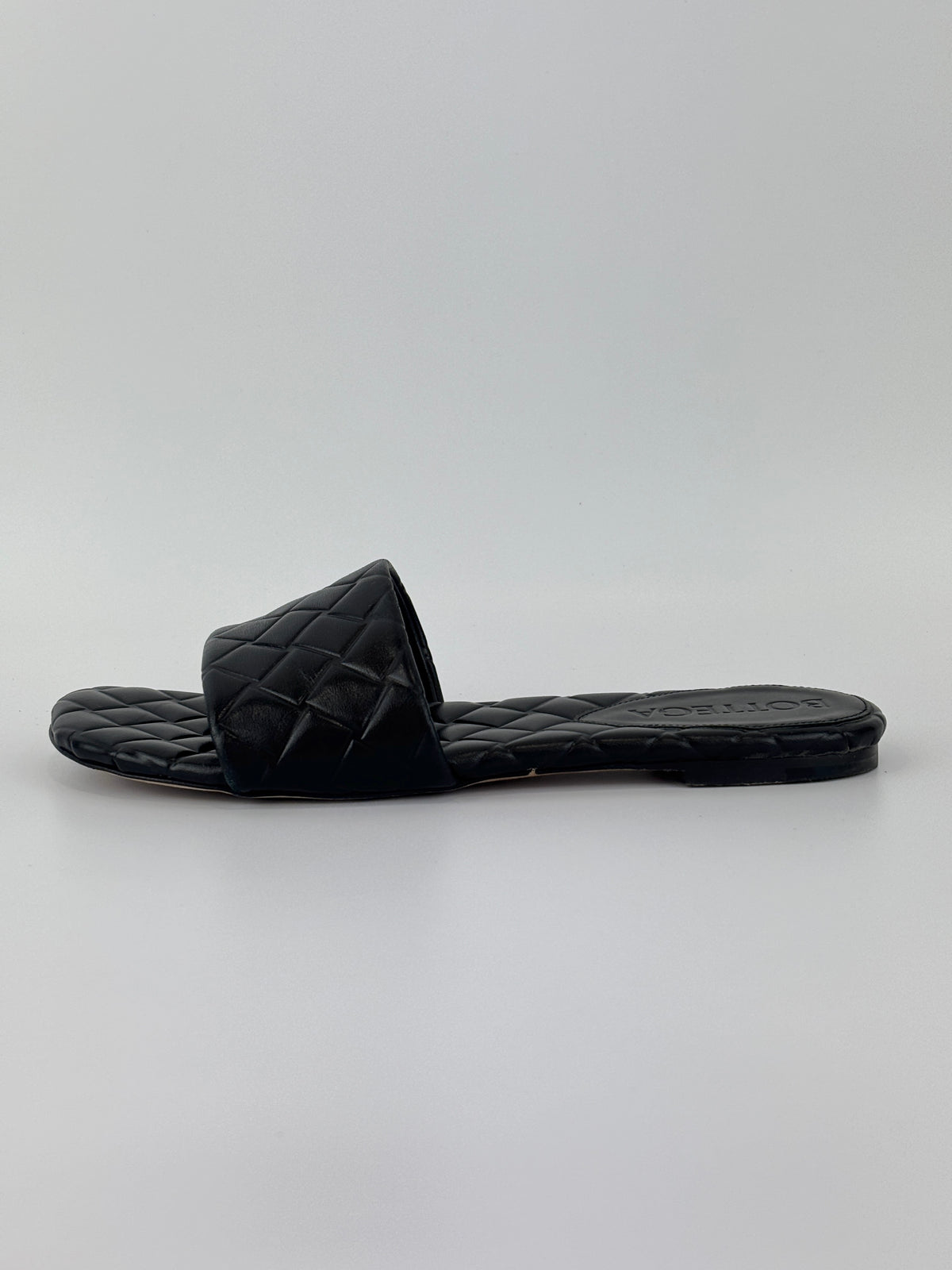 Amy Intrecciato Flat Sandals in Black Leather Size 39