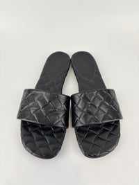 Amy Intrecciato Flat Sandals in Black Leather Size 39