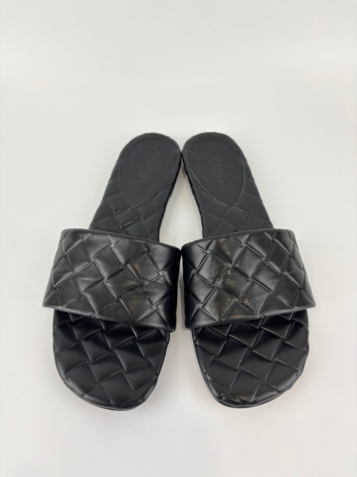 Amy Intrecciato Flat Sandals in Black Leather Size 39