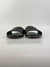 Amy Intrecciato Flat Sandals in Black Leather Size 39