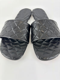 Amy Intrecciato Flat Sandals in Black Leather Size 39