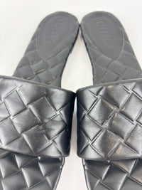 Amy Intrecciato Flat Sandals in Black Leather Size 39