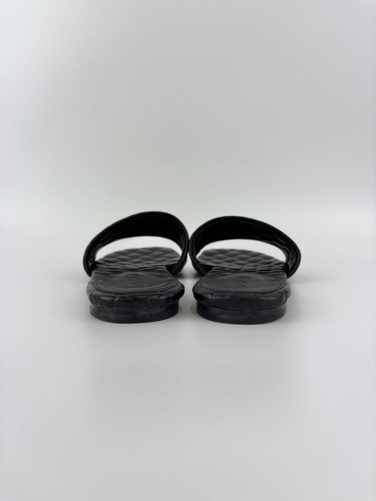 Amy Intrecciato Flat Sandals in Black Leather Size 39