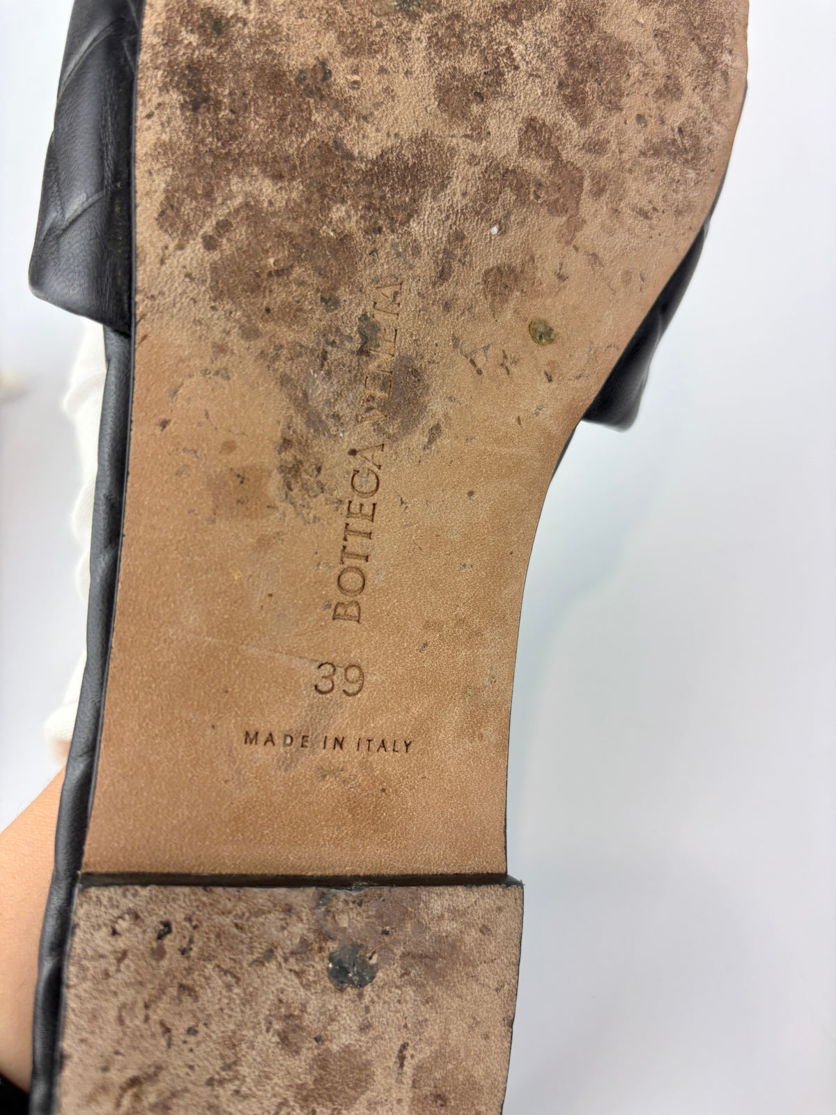 Amy Intrecciato Flat Sandals in Black Leather Size 39