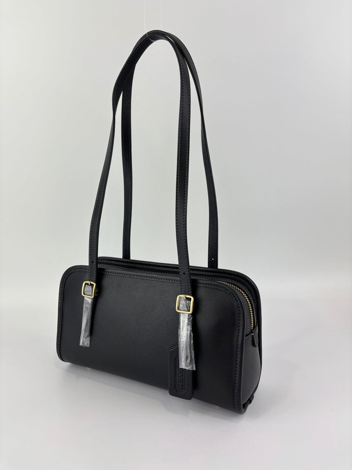 CM565 Swing Zip Shoulder Bag in Black