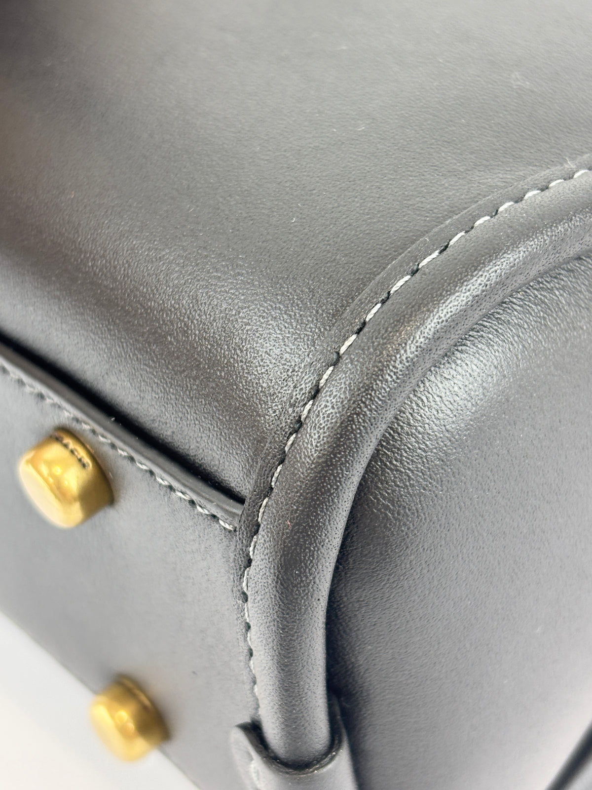 CM565 Swing Zip Shoulder Bag in Black