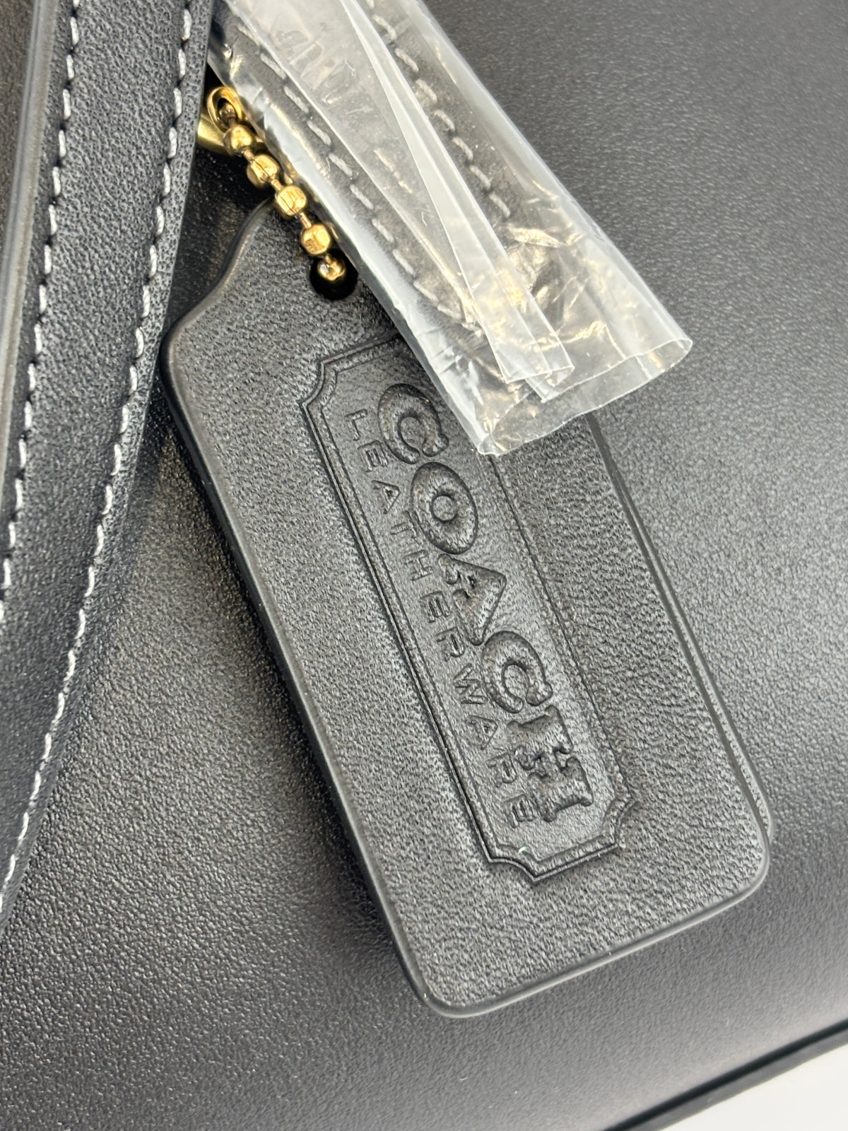 CM565 Swing Zip Shoulder Bag in Black