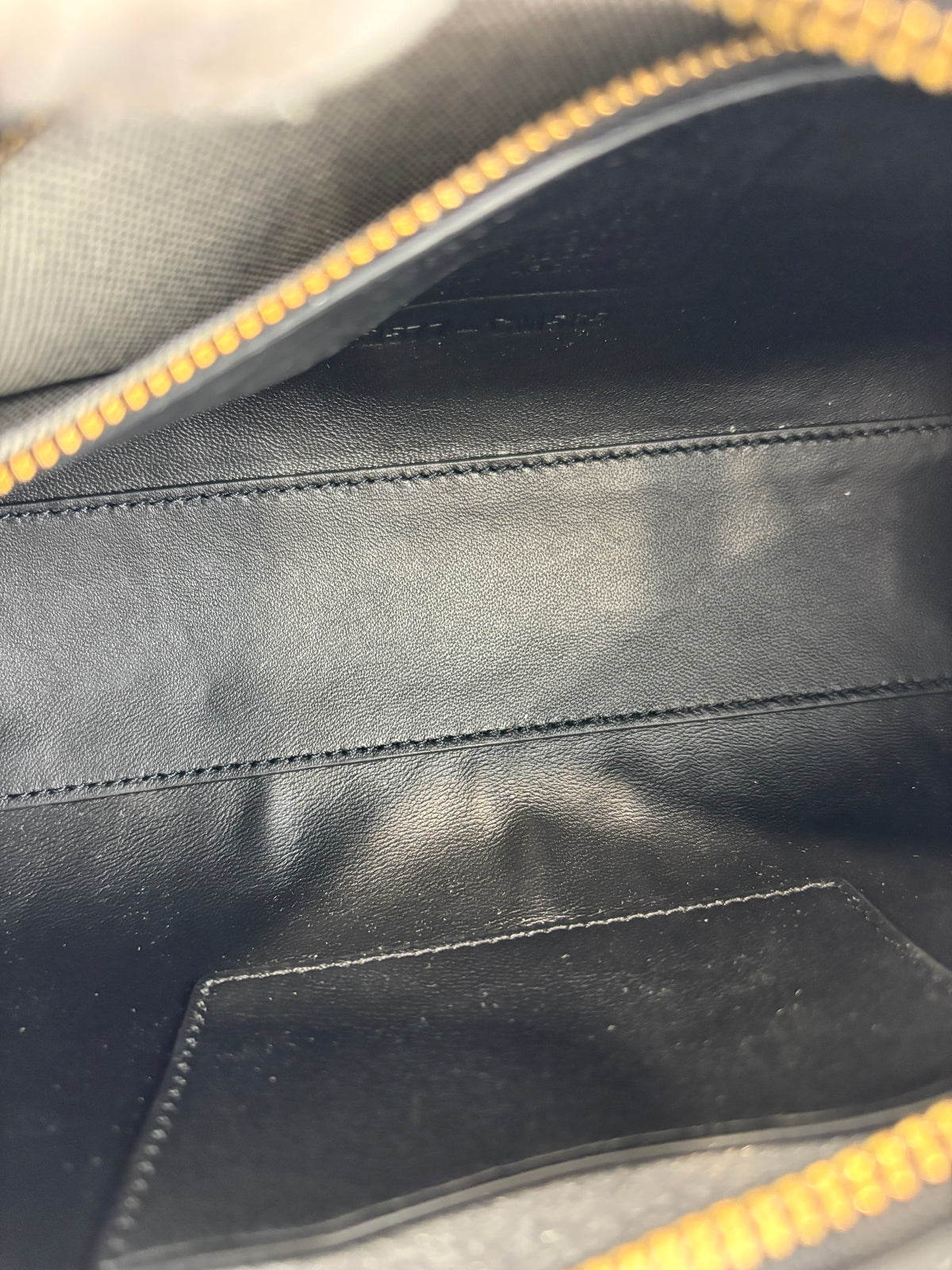 CM565 Swing Zip Shoulder Bag in Black