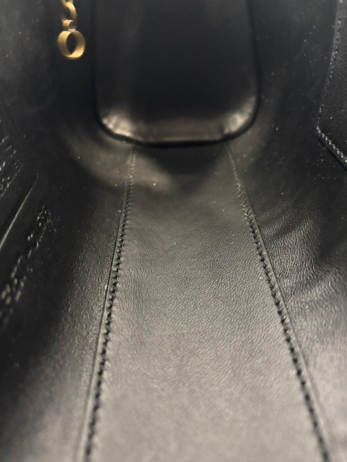 CM565 Swing Zip Shoulder Bag in Black