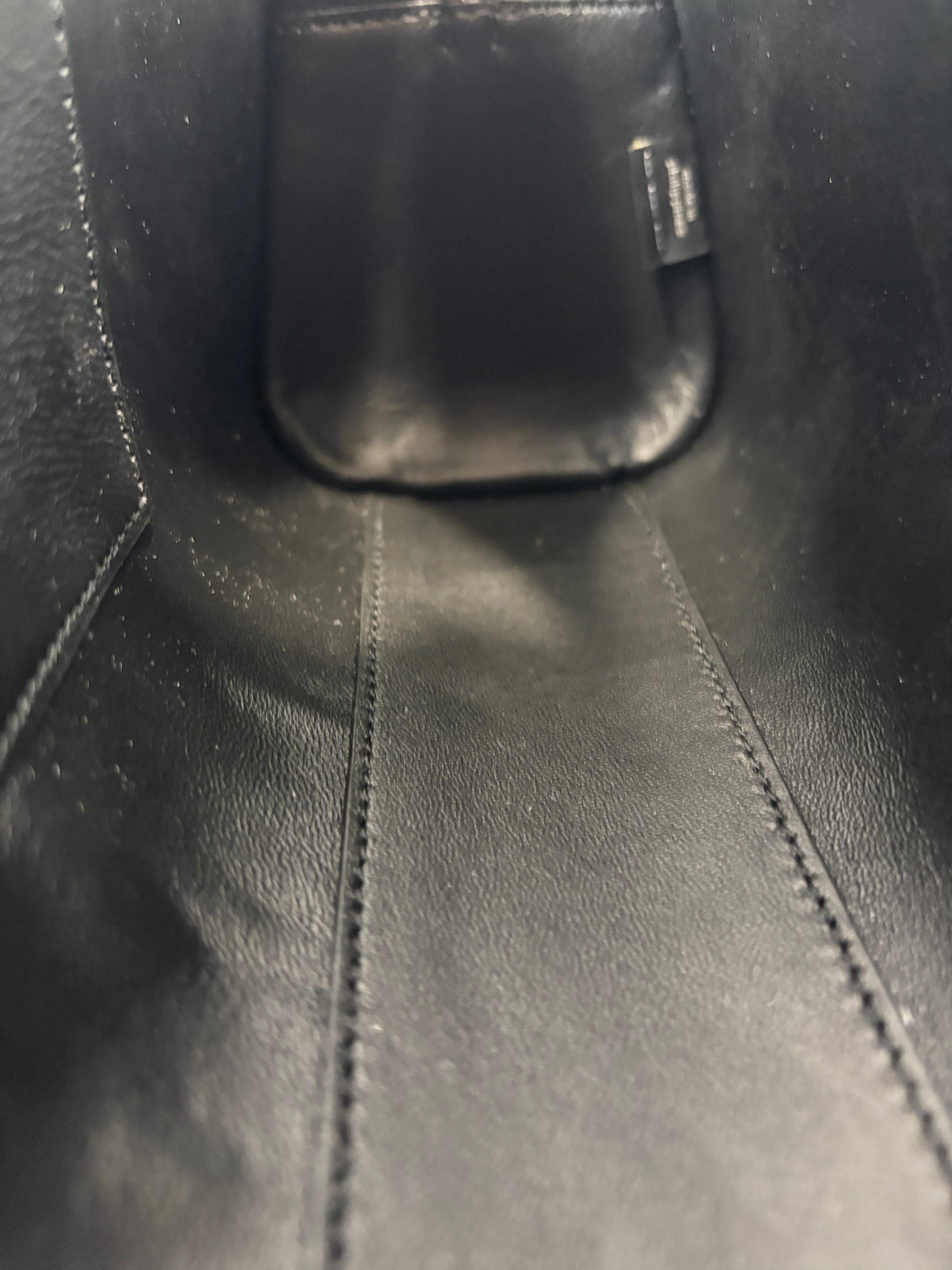 CM565 Swing Zip Shoulder Bag in Black