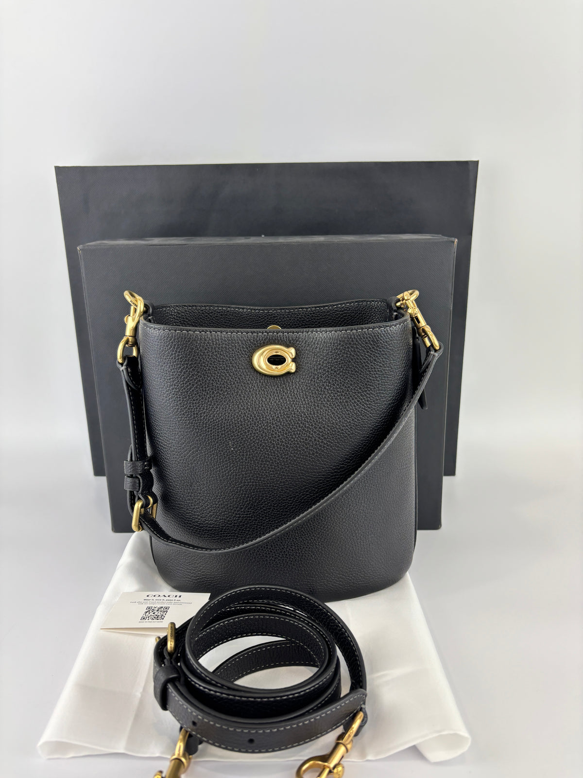 CW625 Bleecker Bucket Bag in Black