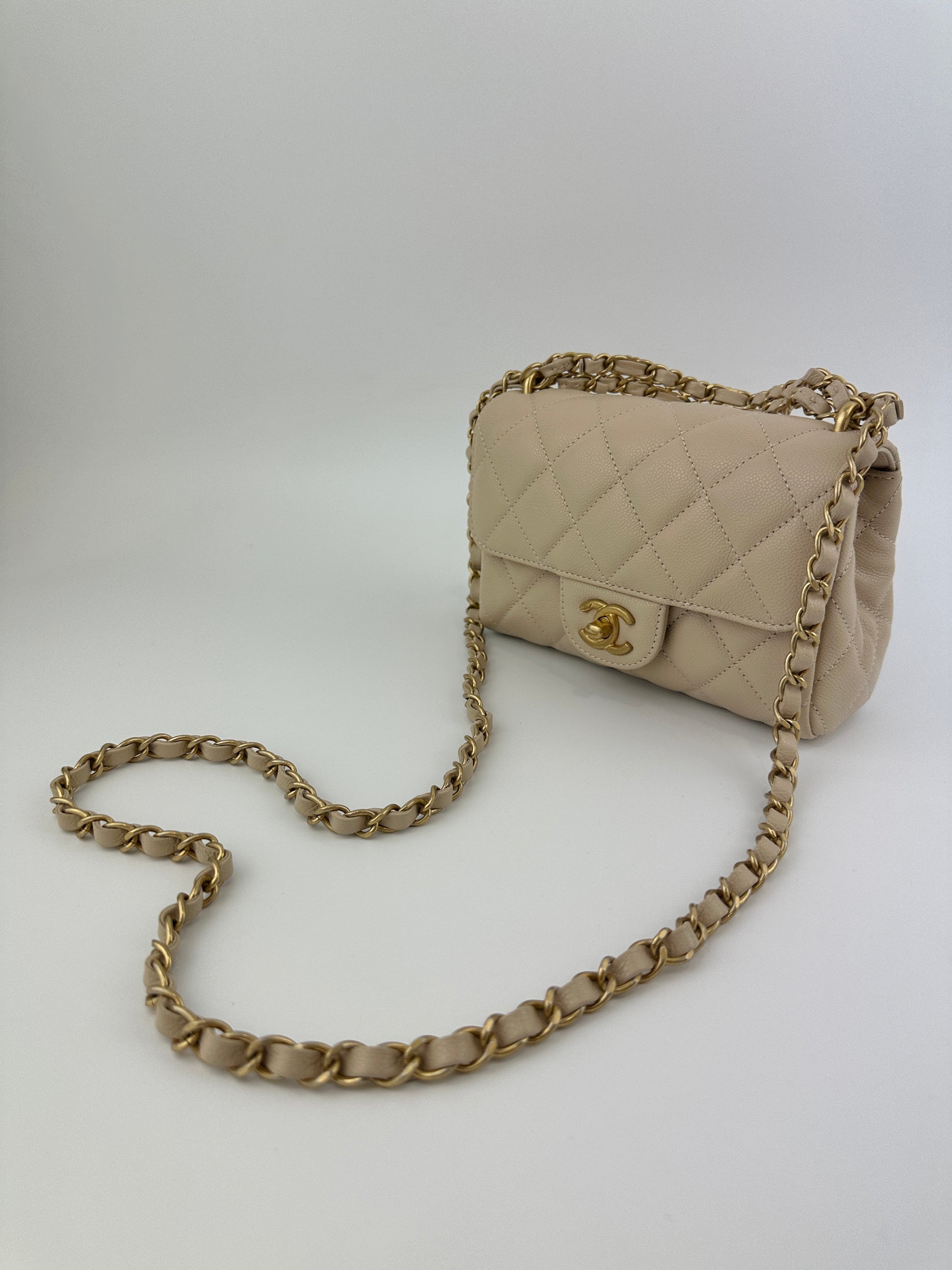 AS5239 25P Mini Beige Caviar Top Handle Flap Bag GHW