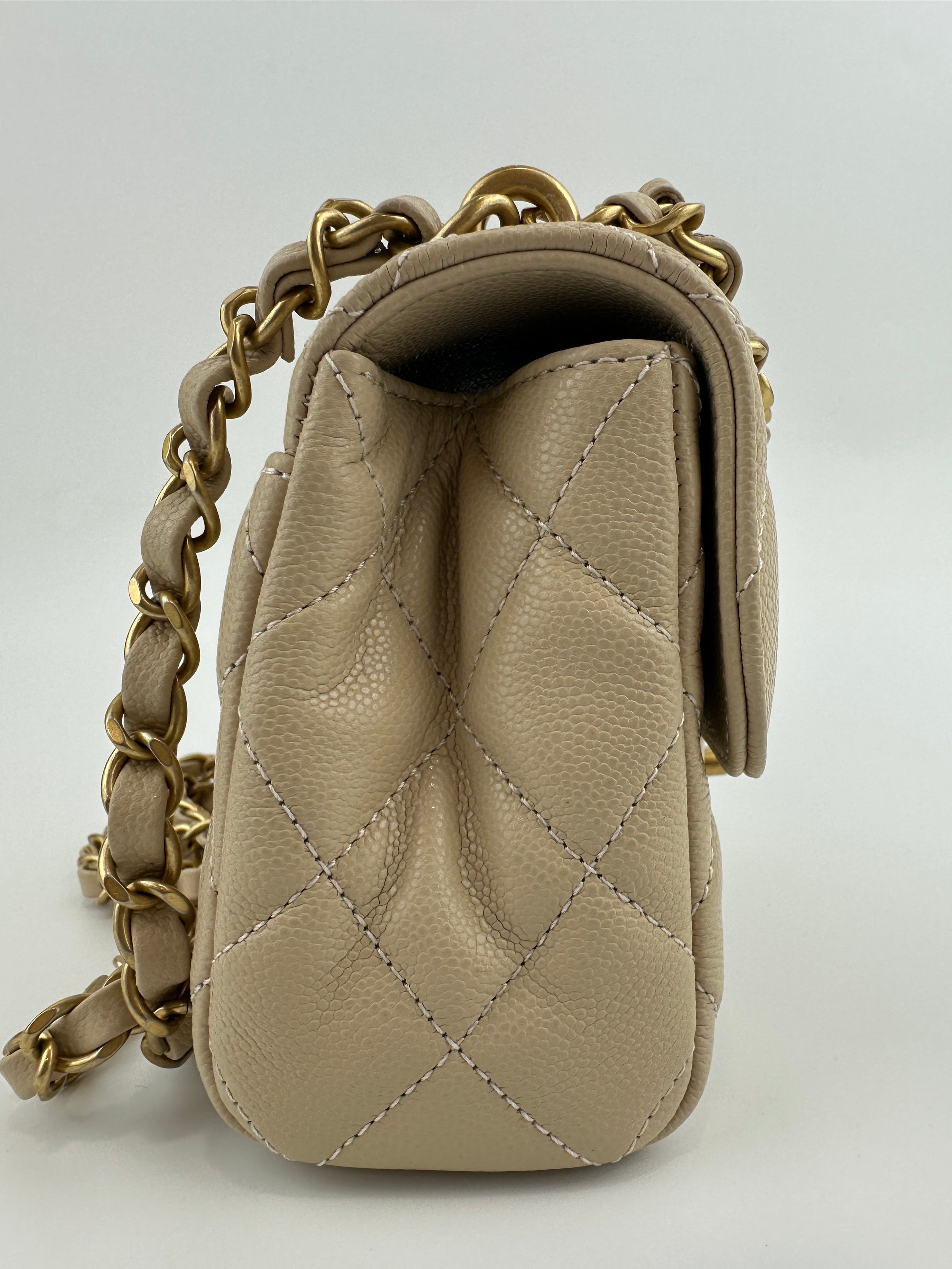 AS5239 25P Mini Beige Caviar Top Handle Flap Bag GHW