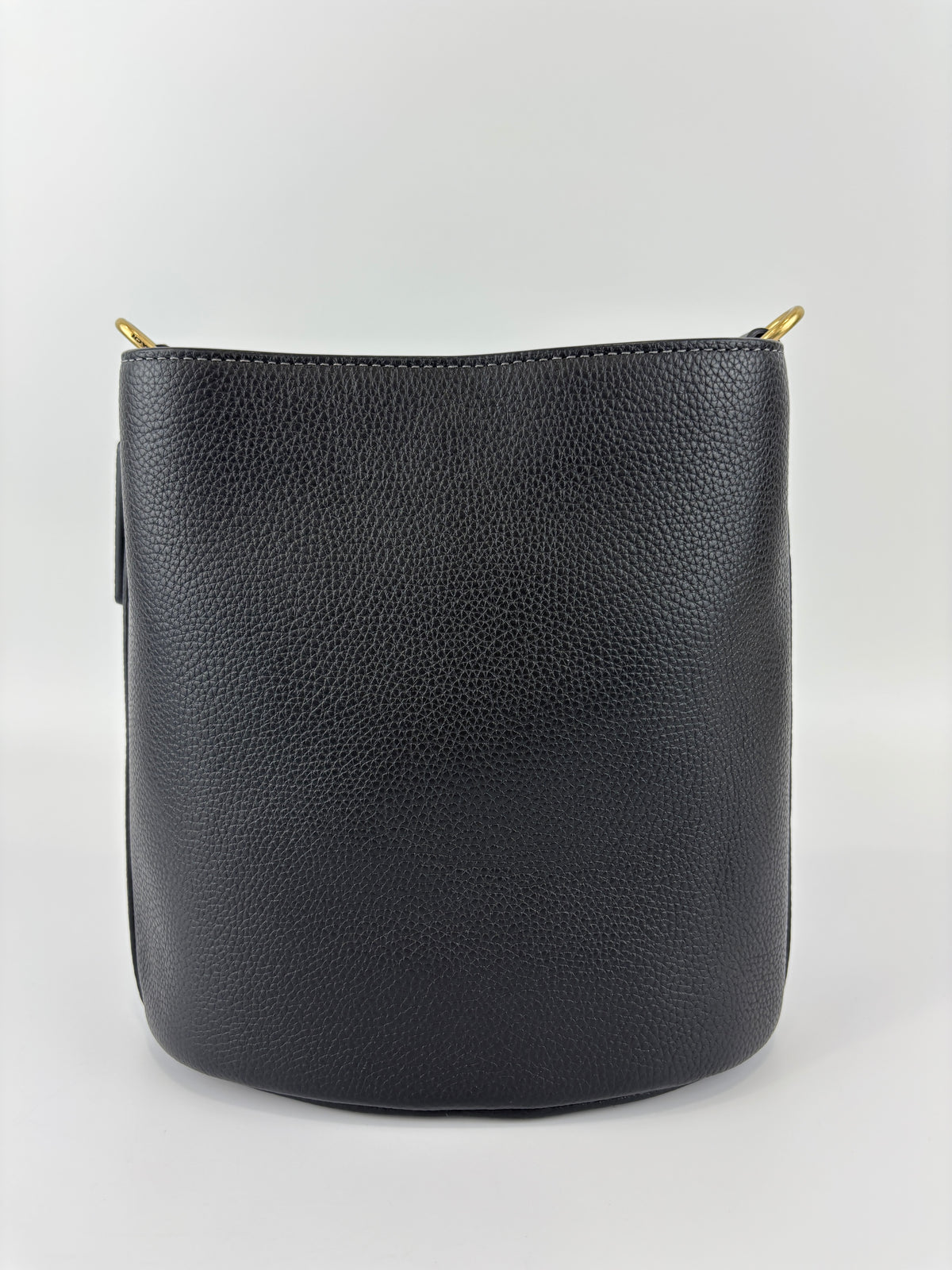 CW625 Bleecker Bucket Bag in Black