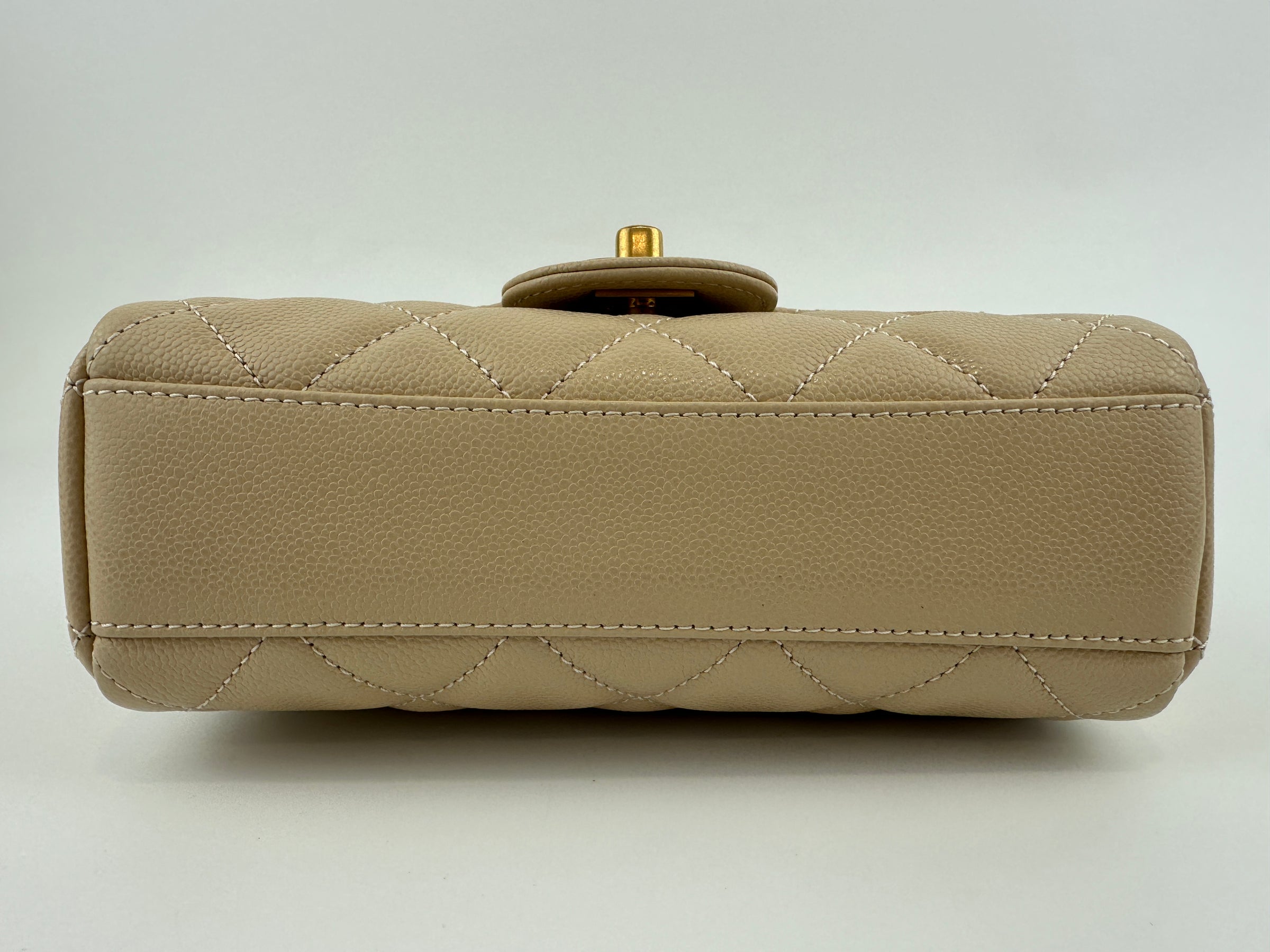 AS5239 25P Mini Beige Caviar Top Handle Flap Bag GHW