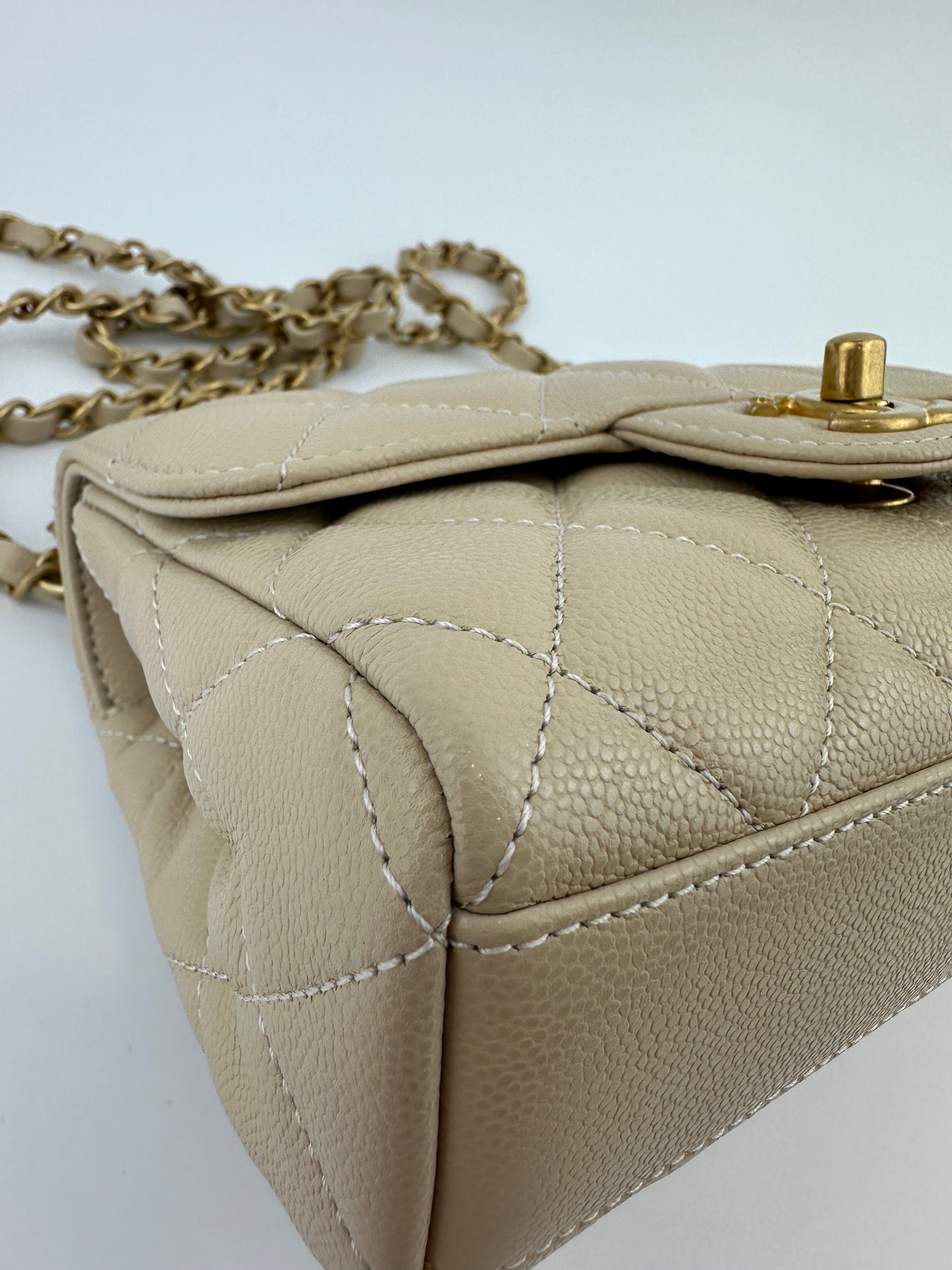 AS5239 25P Mini Beige Caviar Top Handle Flap Bag GHW