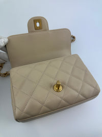 AS5239 25P Mini Beige Caviar Top Handle Flap Bag GHW