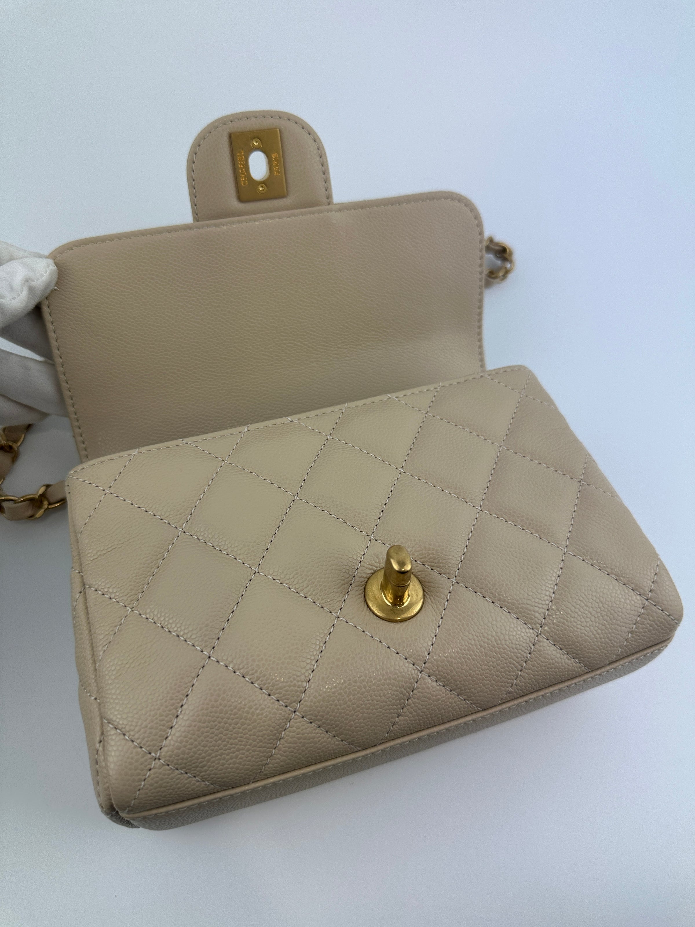 AS5239 25P Mini Beige Caviar Top Handle Flap Bag GHW