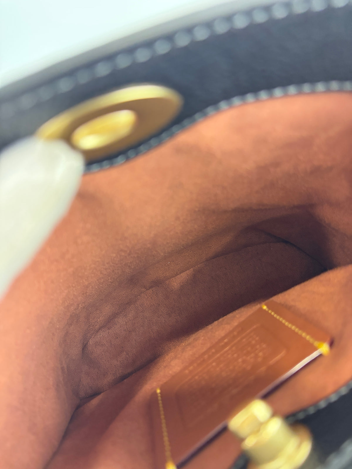 CW625 Bleecker Bucket Bag in Black