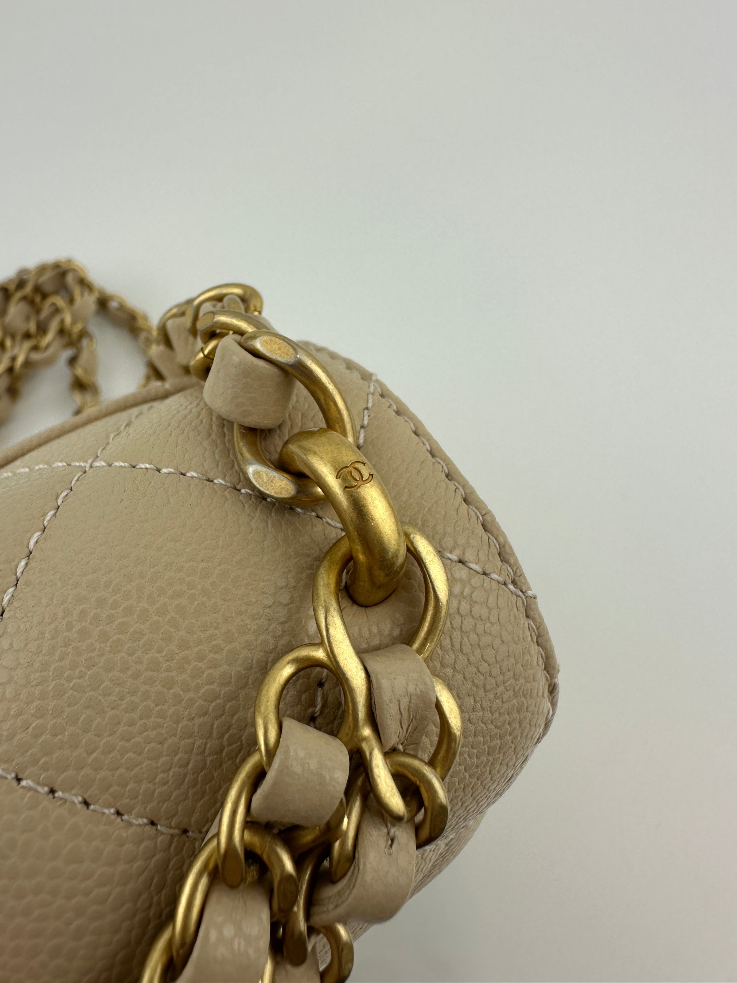 AS5239 25P Mini Beige Caviar Top Handle Flap Bag GHW