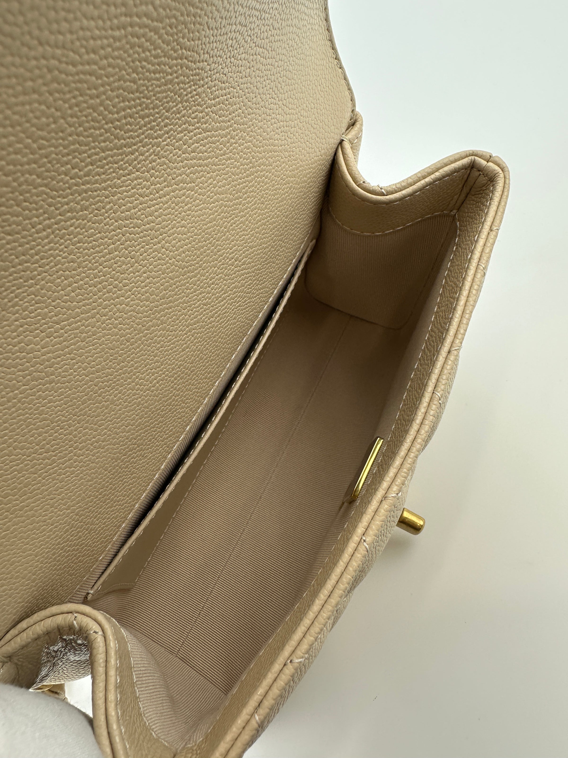 AS5239 25P Mini Beige Caviar Top Handle Flap Bag GHW