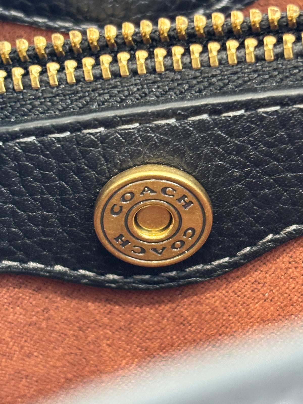 CW625 Bleecker Bucket Bag in Black