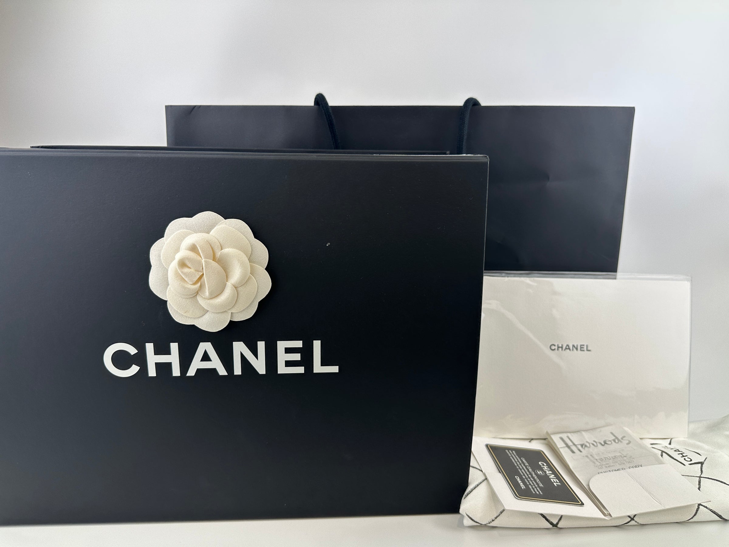 Classic Jumbo Black Caviar GHW