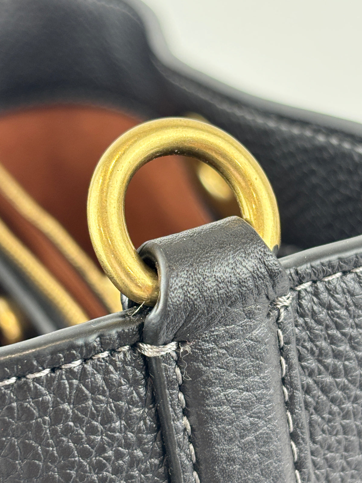 CW625 Bleecker Bucket Bag in Black