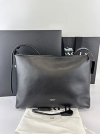 CCB57 Mott Messenger Bag in Black