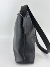 CCB57 Mott Messenger Bag in Black