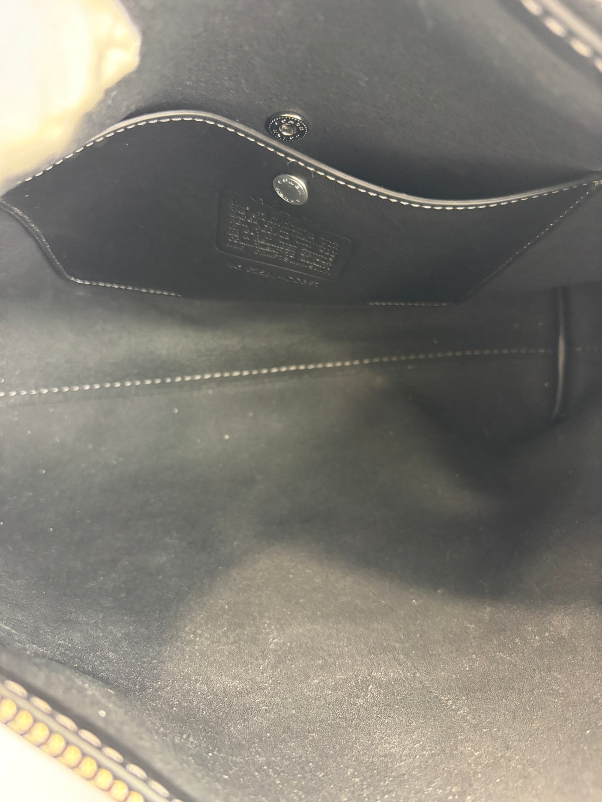 CCB57 Mott Messenger Bag in Black