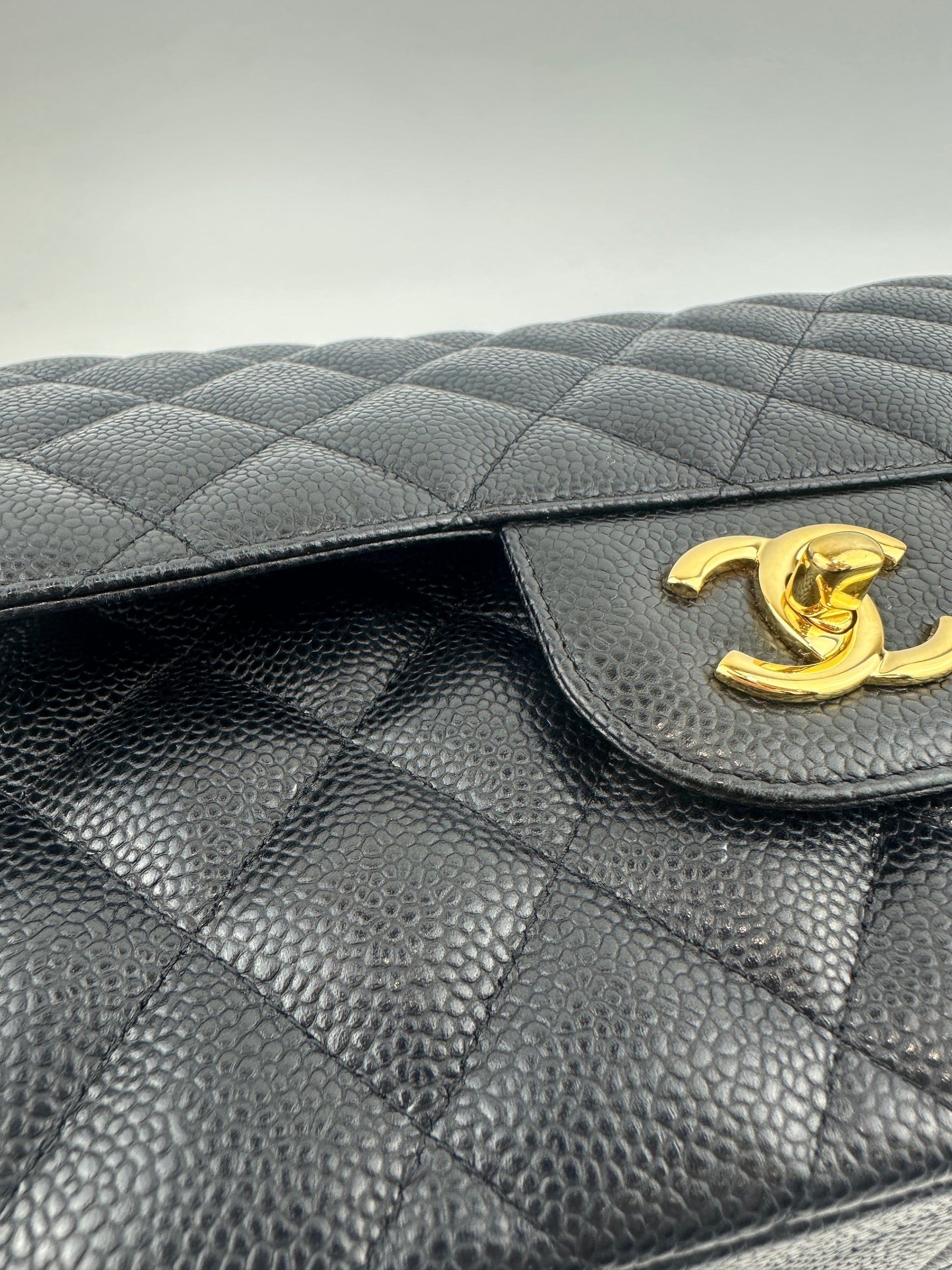 Classic Jumbo Black Caviar GHW