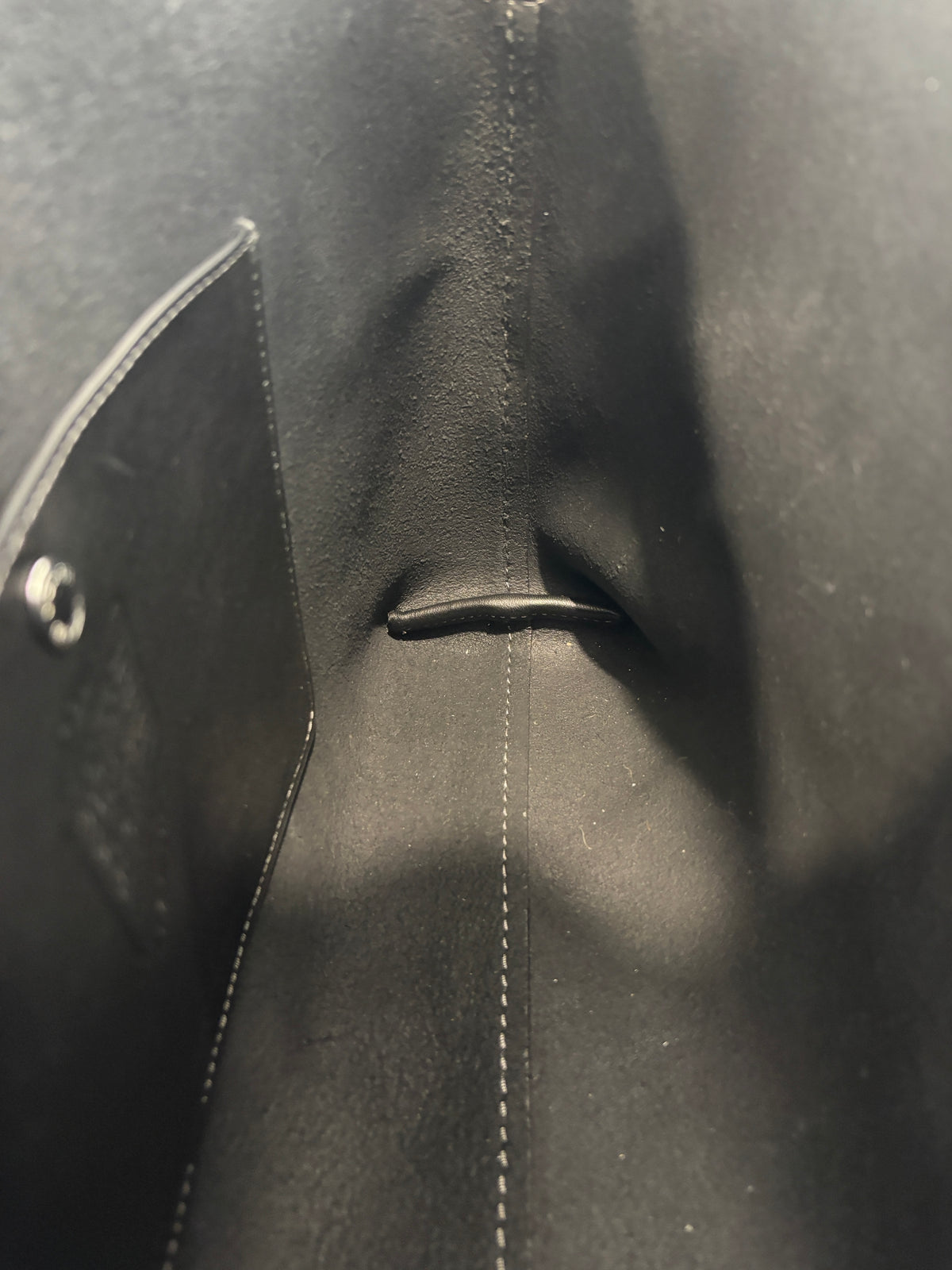CCB57 Mott Messenger Bag in Black