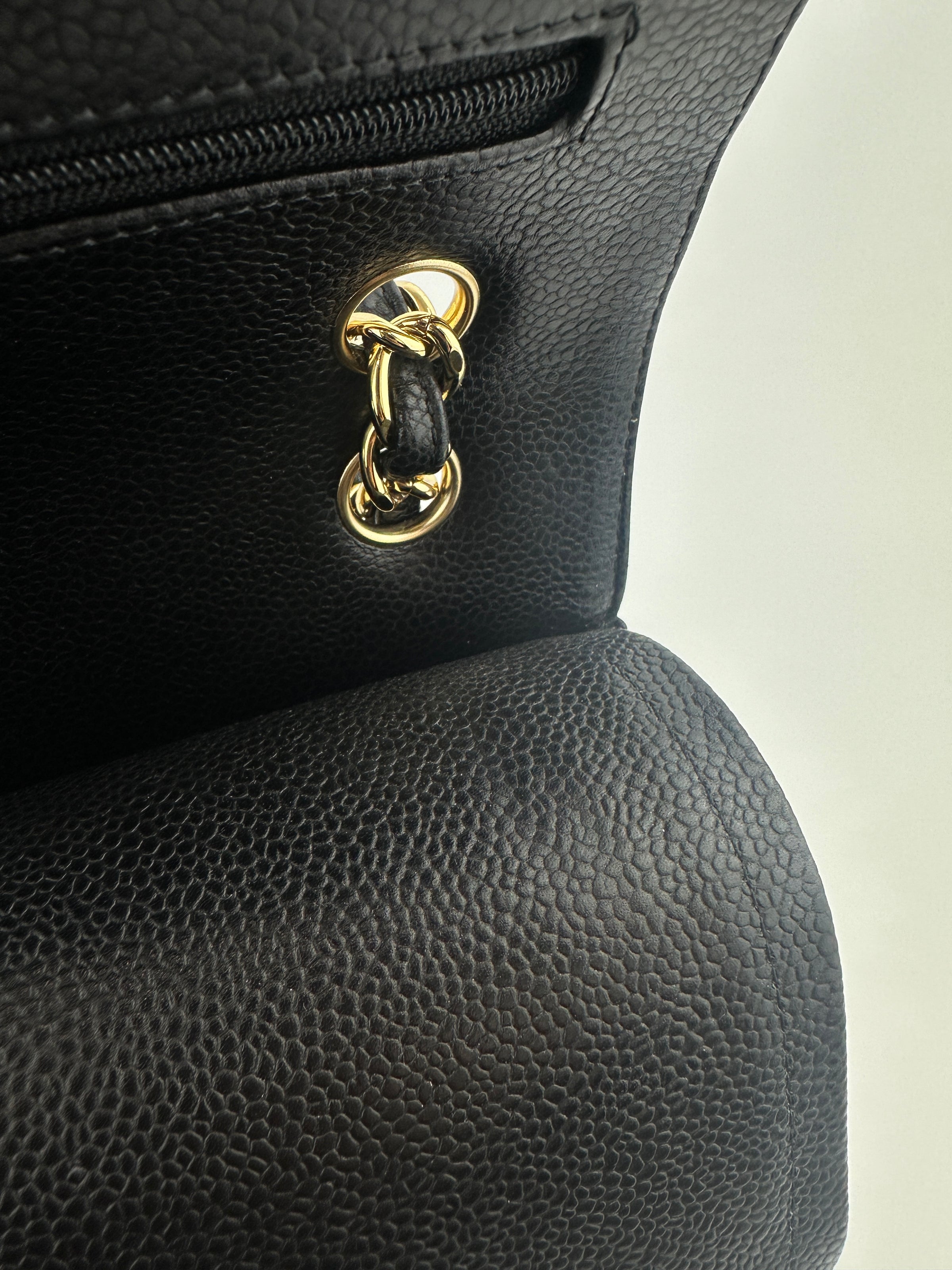 Classic Jumbo Black Caviar GHW